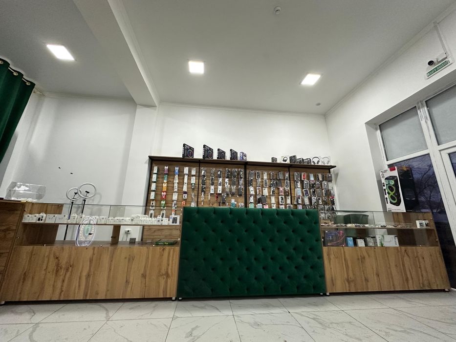 Витрина для сотовых аксессуаров