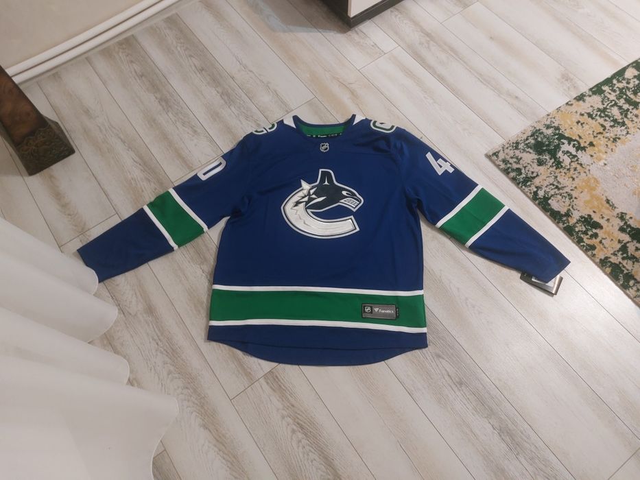 Jersey NHL Vancouver Canucks, Marimea L bluza este noua cu etichetă mi