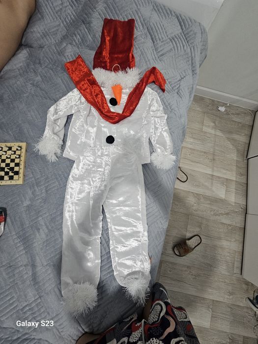Продам костюм  снеговика