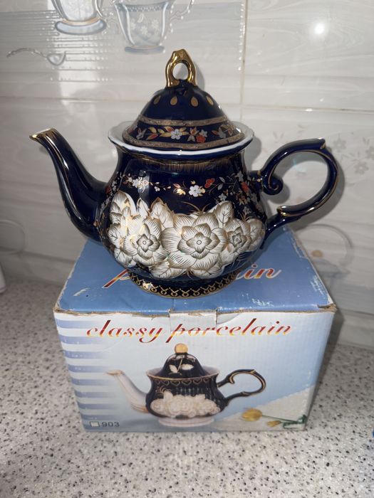 Чайный набор из фарфора Classy Porcelain.
