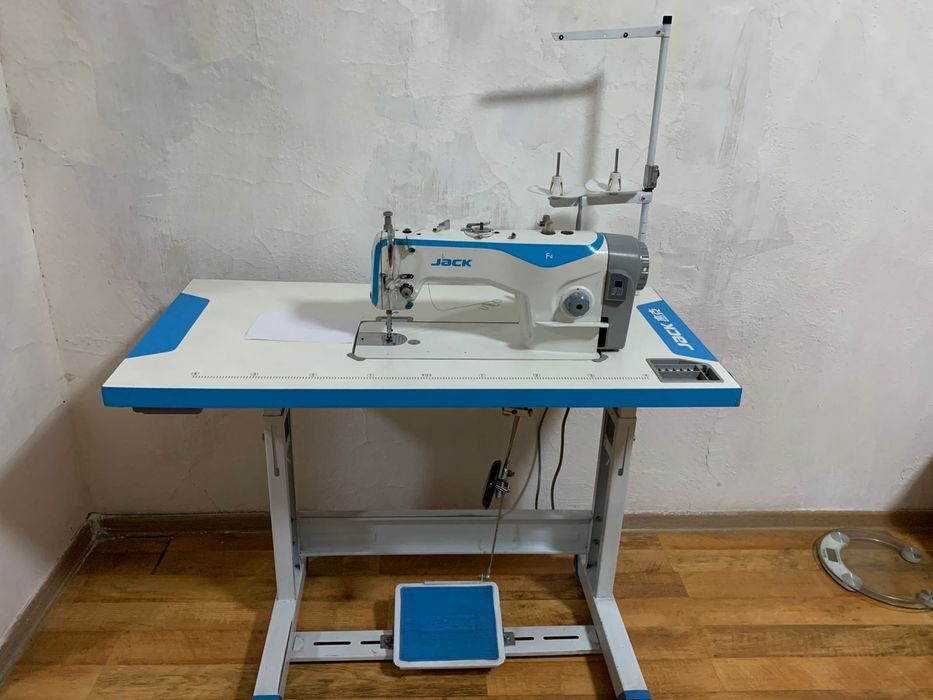Швейная машинка Джак ф4