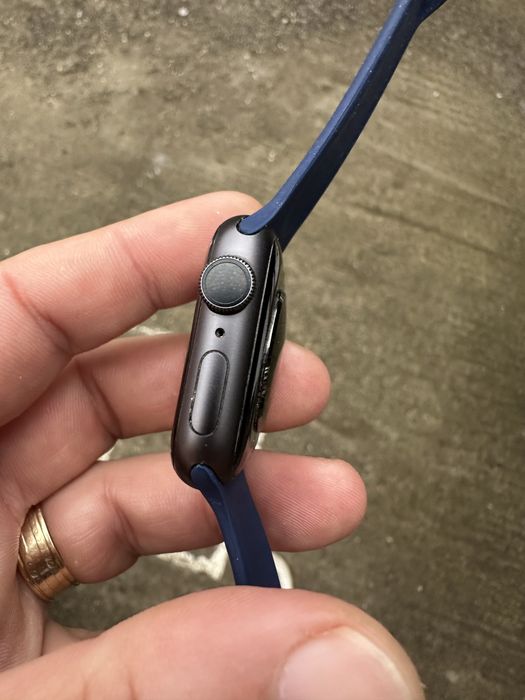Pentru piese apple watch 4 placa buna
