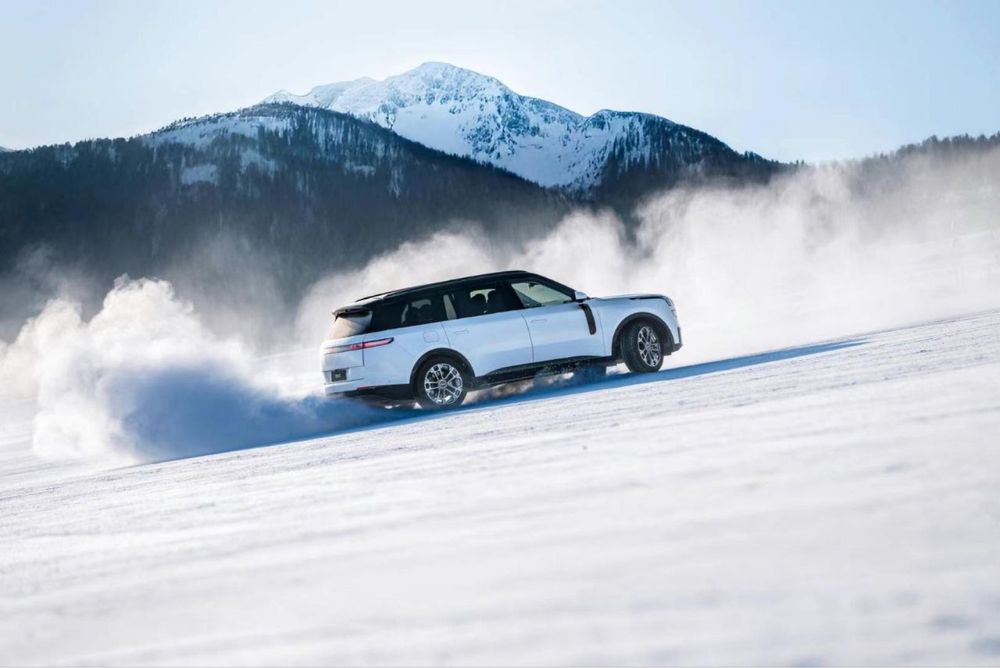 Lynk &  co 900. Ultira. 2026 restaling