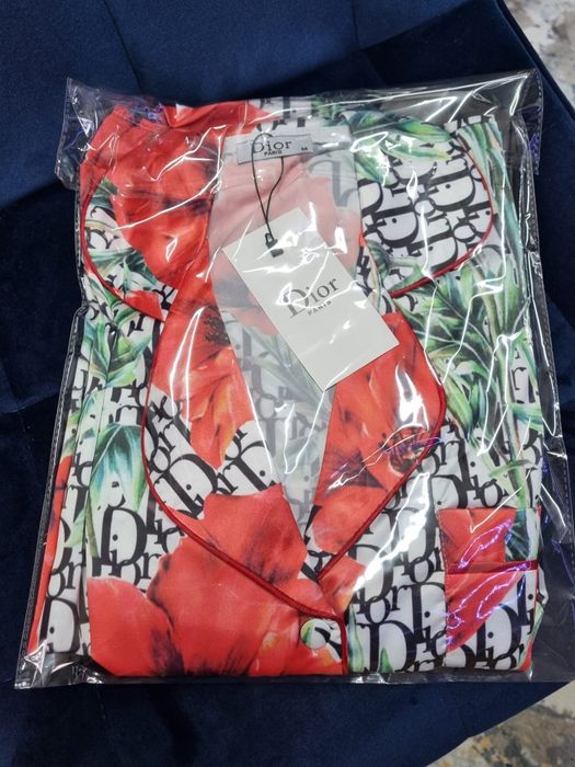 Pijamale saten. Versace. Dior Luis vuiton