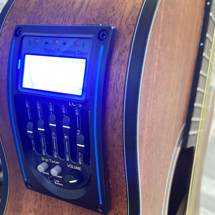 Гитара ( электроакустическая)новая