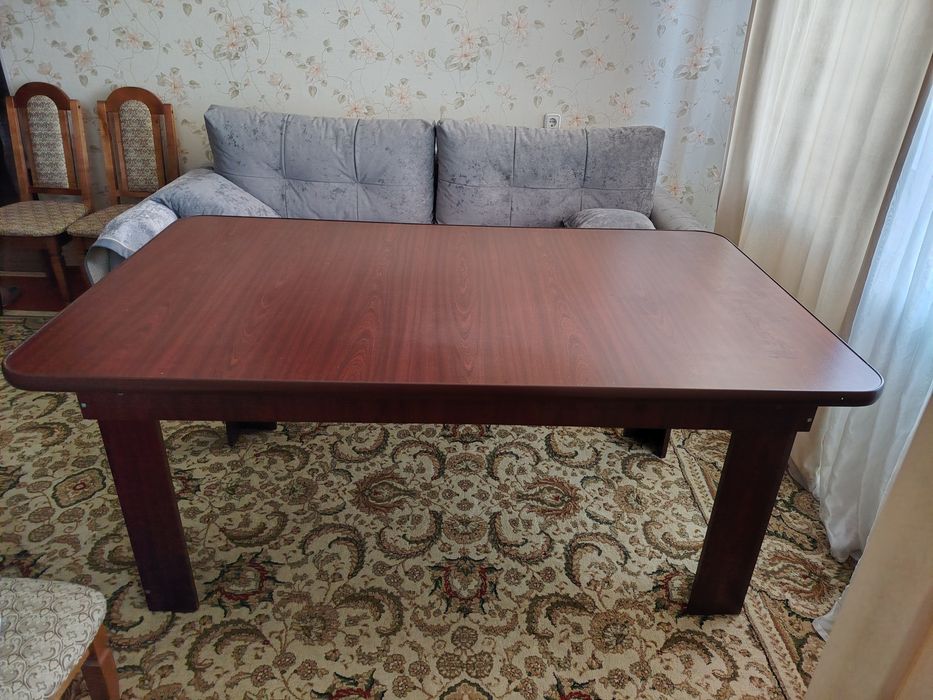 Продам срочно стол