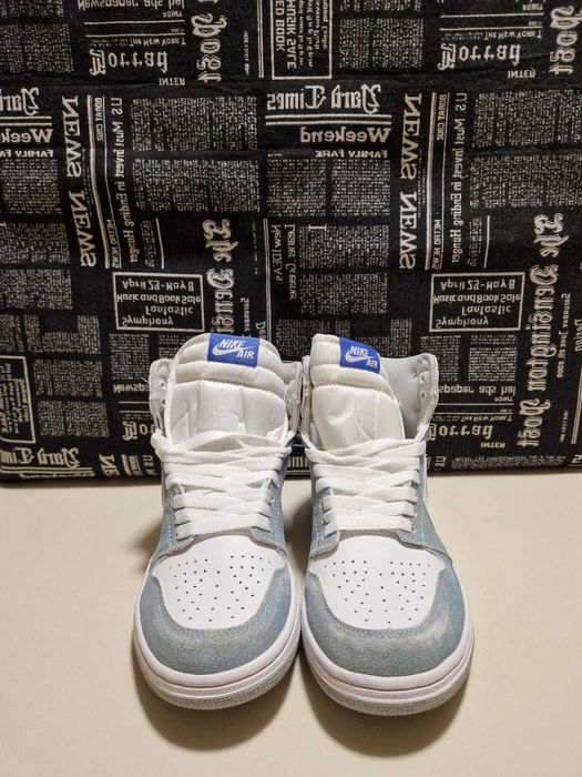 Air Jordan 1 Retro High OG Hyper Royal