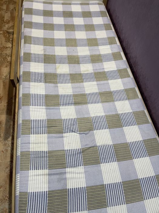 Продам детскую кровать с матрацем