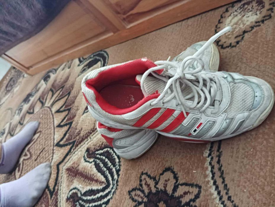 Маратонки адидас