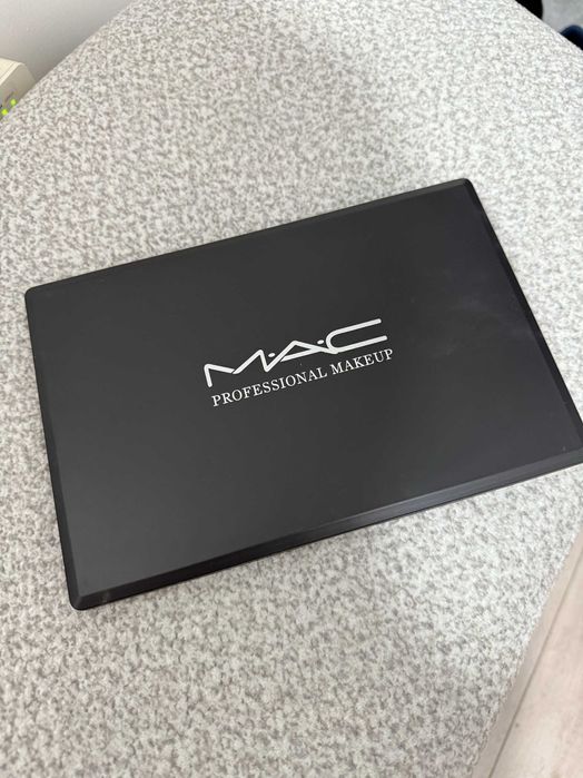 Палетка теней Mac
