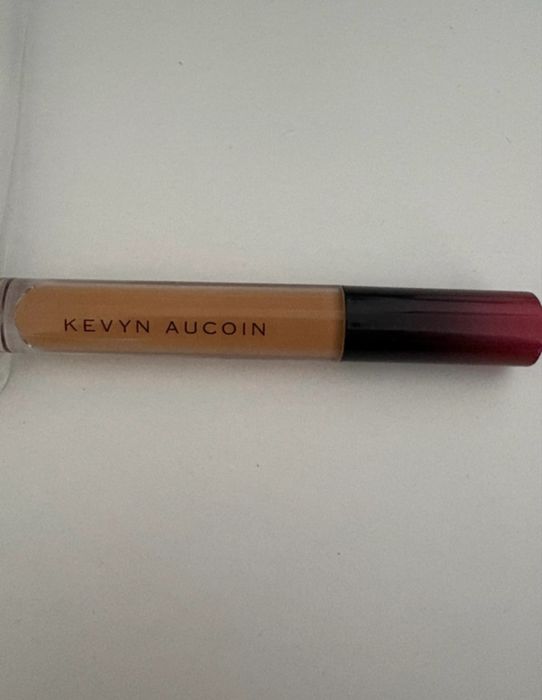 Concealer/corector anticearcan Kevyn Aucoin