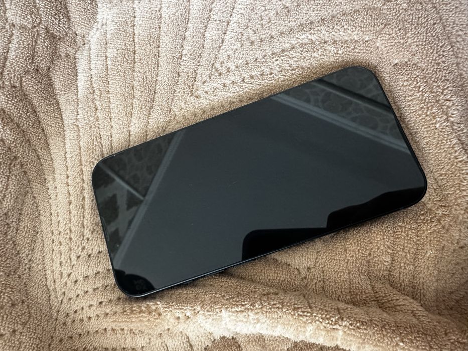 продаю IPhone 13