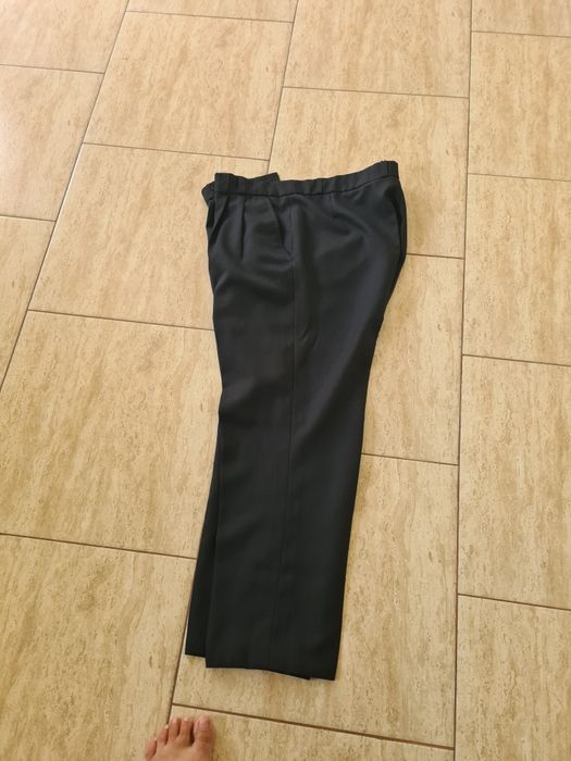 Vind pantaloni bărbați cu fermoar  în stare bună  115 lățime  și 105 L