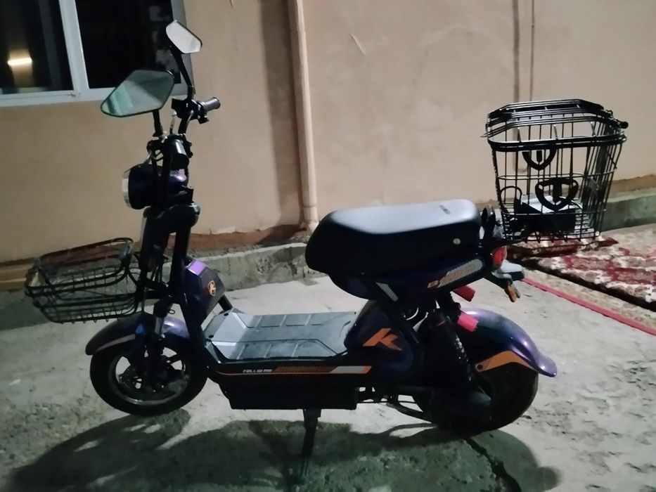 Motosikl sotiladi yangi xolatda 1 oy ishlatilga xolati zur