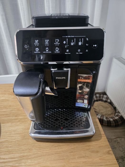Expresor Philips model 3200 espressor automat cu sistem de lapte Latte