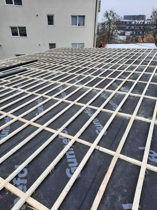 Acoperișuri și reparații de urgență montaj țiglă metalică