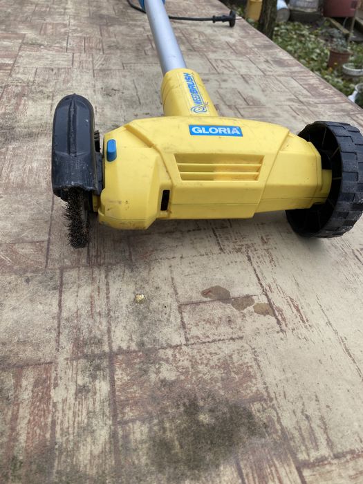 Vand perie electrica pentru indepartat buruieni