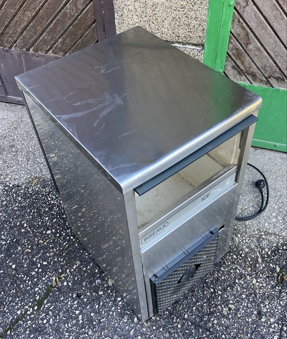 Професионален ледогенератор Brema