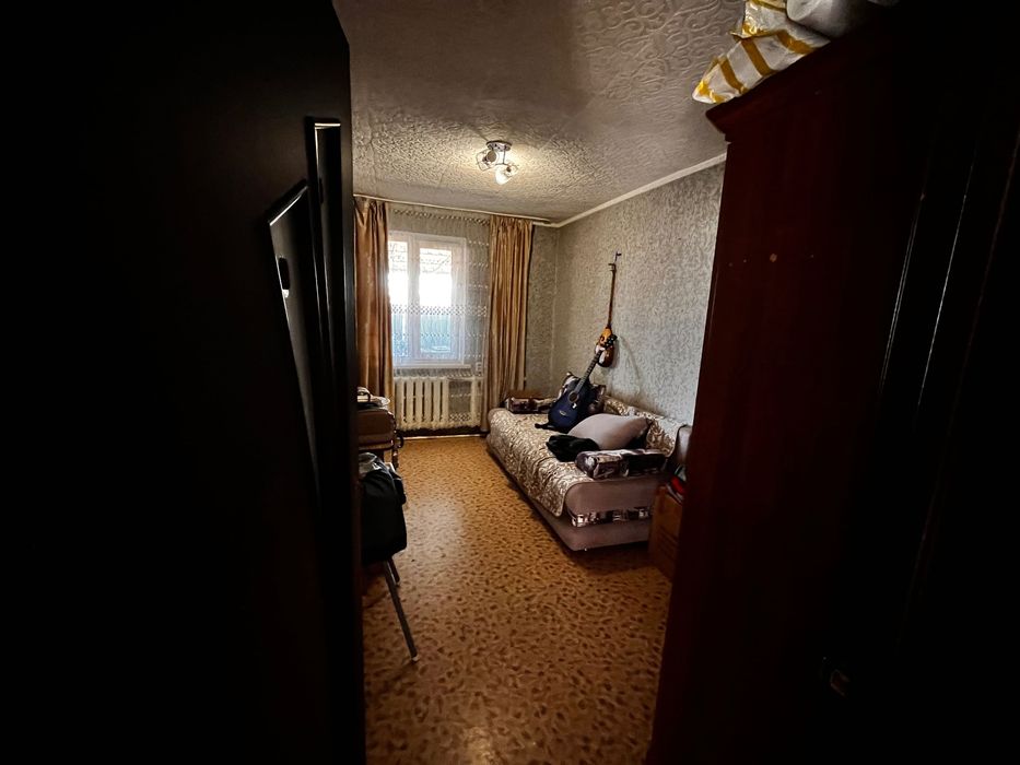 Продается дом с конюшней и сараем.