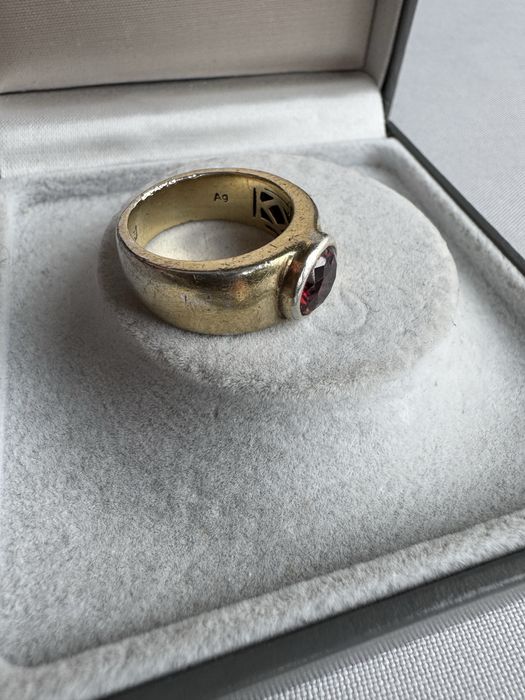 Inel din argint si granat