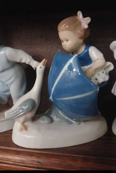 Статуэтки фарфоровые