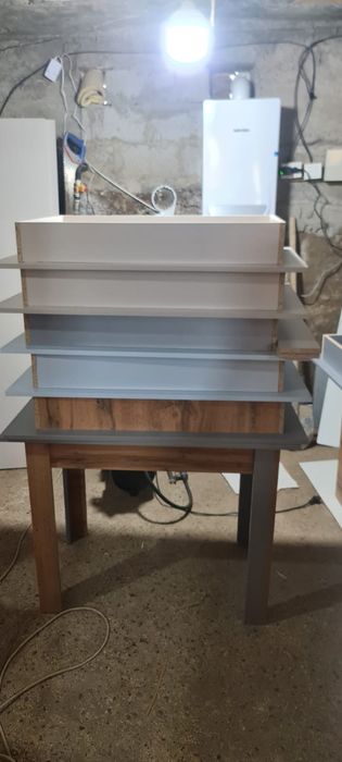 стол новый в наличий есть 20