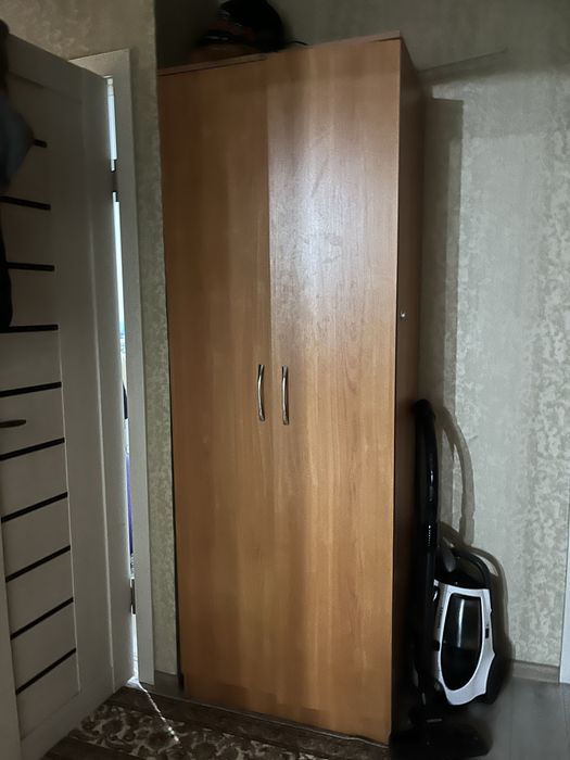 Продам шкаф двух дверный