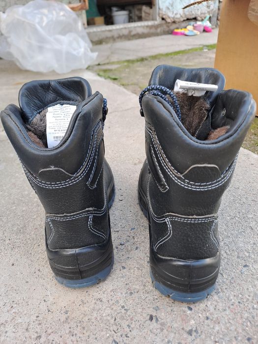 Продам спецобувь зимняя  мужская.