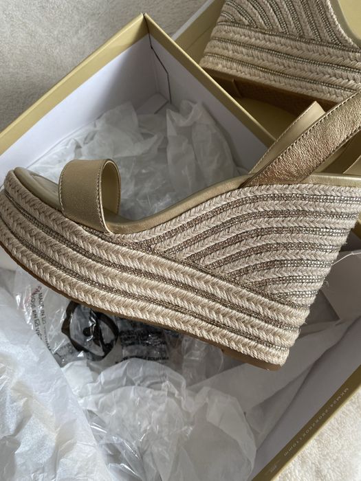 Босоножки от Michael Kors