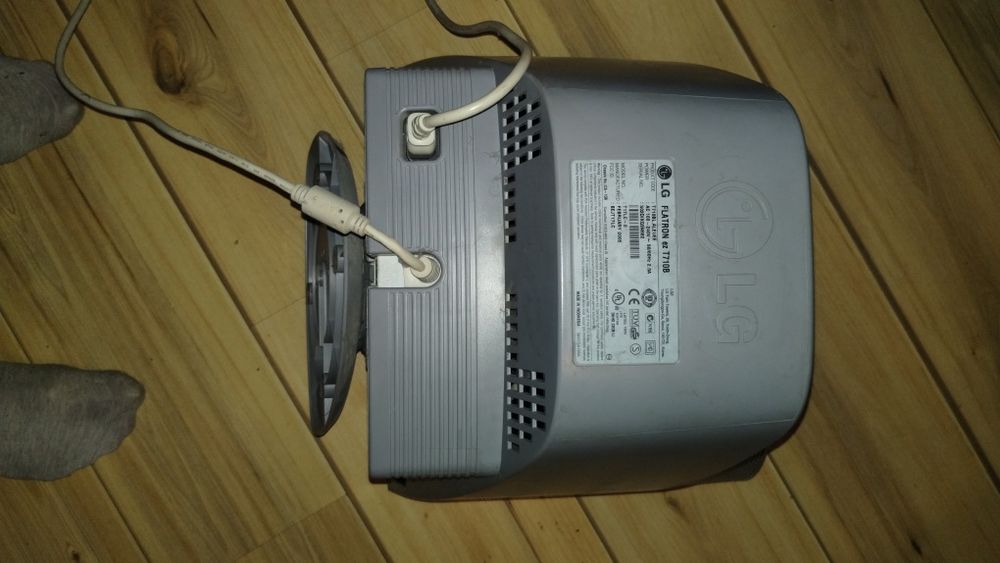 Монитор.   LG в много добро техническо състояние
