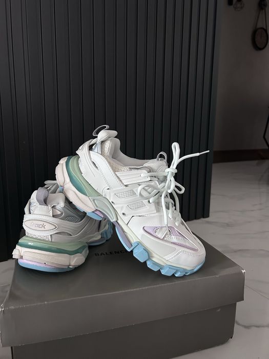 Чисто нови BALENCIAGI