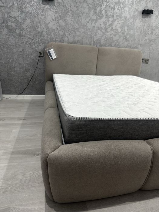 Продам двухспальную кровать