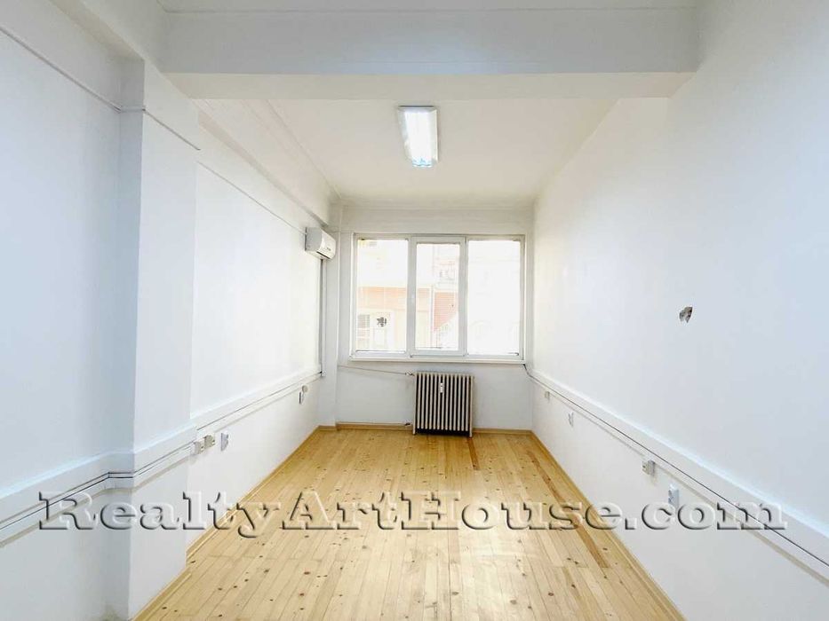 Дава се под наем Офис в София, Център - 145 кв.м за 1500 € - Снимка #4