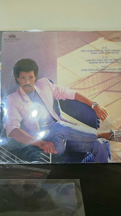 Vinil uri Lionel Riche