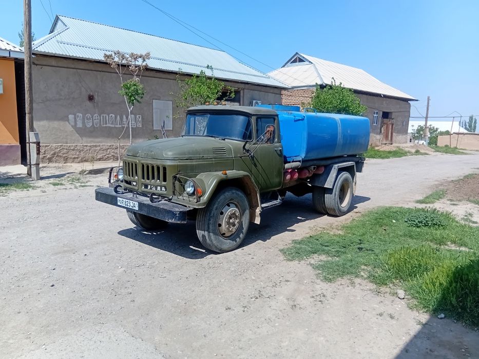 Zil 130 vodovoz yurip turgan