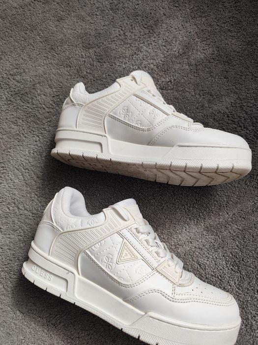 Бели маратонки Guess, 38 номер