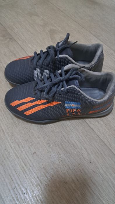 Кроссовка сороконожка