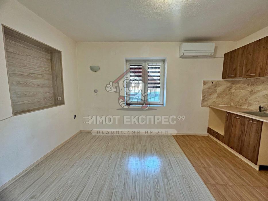 Дава се под наем Тристаен апартамент в Асеновград - 70 кв.м за 209.1 € - Снимка #1