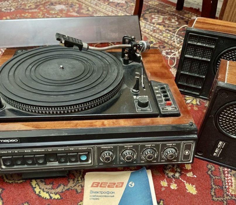 Проигрыватель электрофон "Вега-108-стерео".