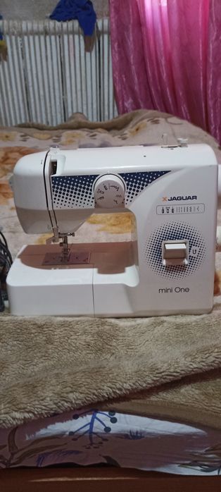 Продам швейную машинку