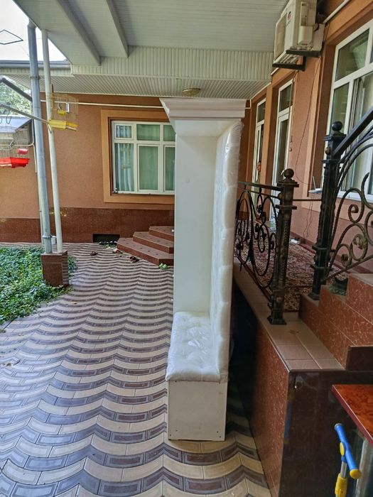 Prixoshka mebel yengi