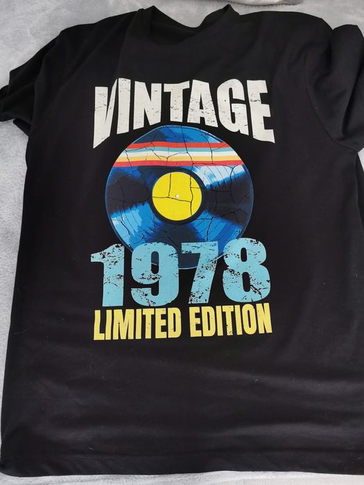 Tricouri aniversare cu orice text