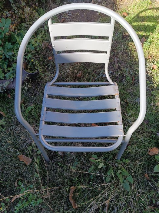 Столове метални и дървени с масичка