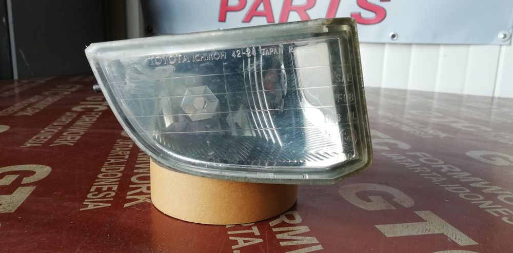 Десен и ляв халоген Toyota Rav4 XA20 (2000-2004)