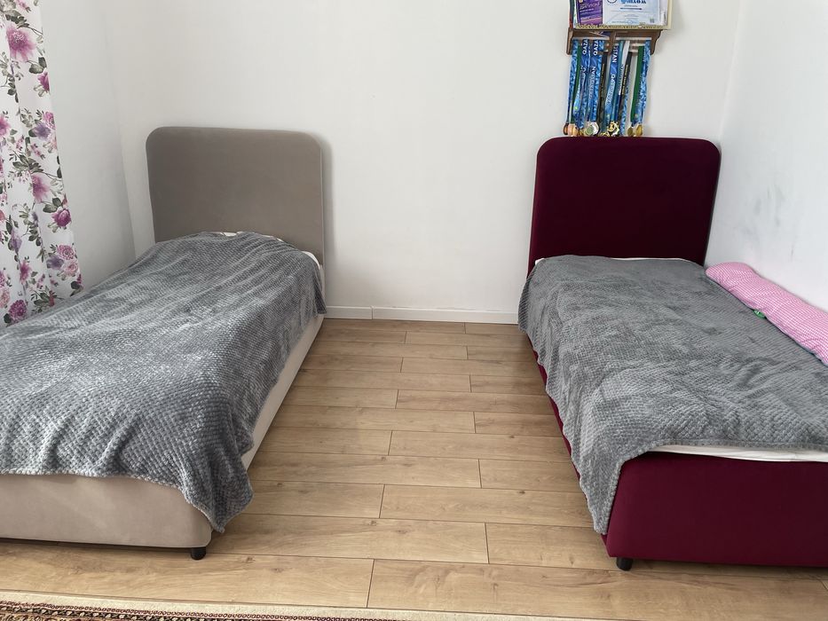 Продам 2 кровати с матрасами