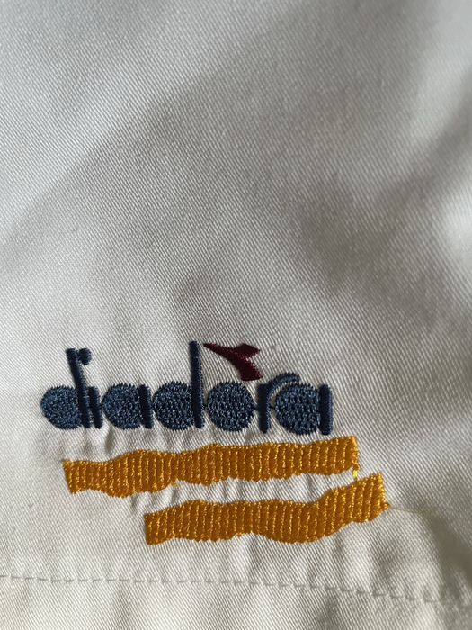 Къси бели дамски панталони