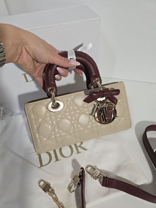 Налична чанта Dior D-Joy
