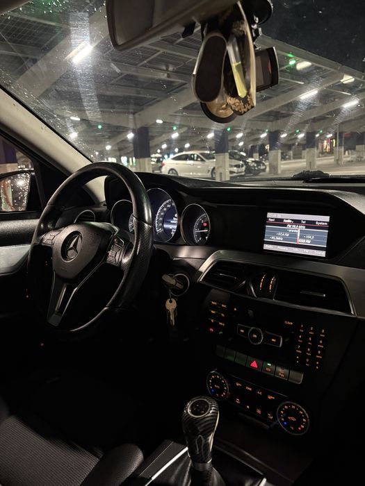 Mercedes C200 W204 Facelift
An Fabricatie 10/2012 
Km reali si verific