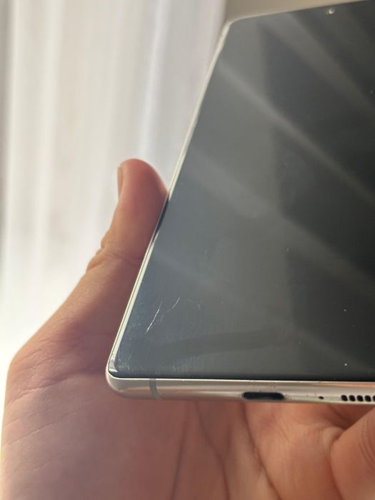 В продаже телефон Samsung s 10 lite