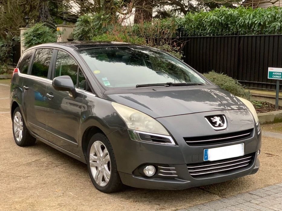 Vând peugeot 2010 manulal